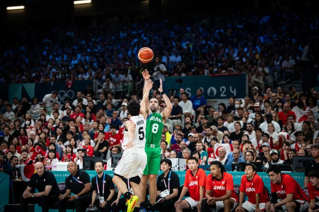 LPL documentary clip from JD Gaming Yagao ： 我在职业选手中算是比较老了